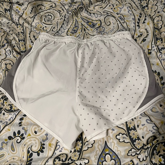 Nike patterned running shorts - Picture 2 of 3